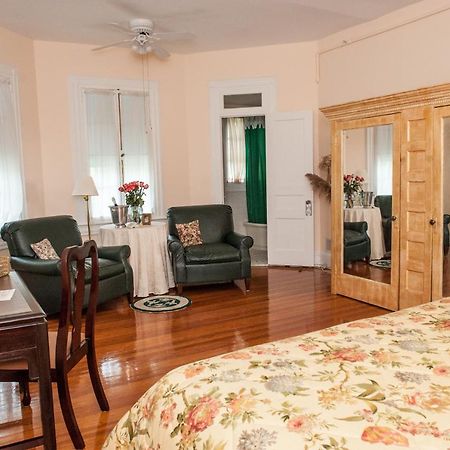 Cedars & Beeches Bed & Breakfast Лонг Бранч Екстериор снимка
