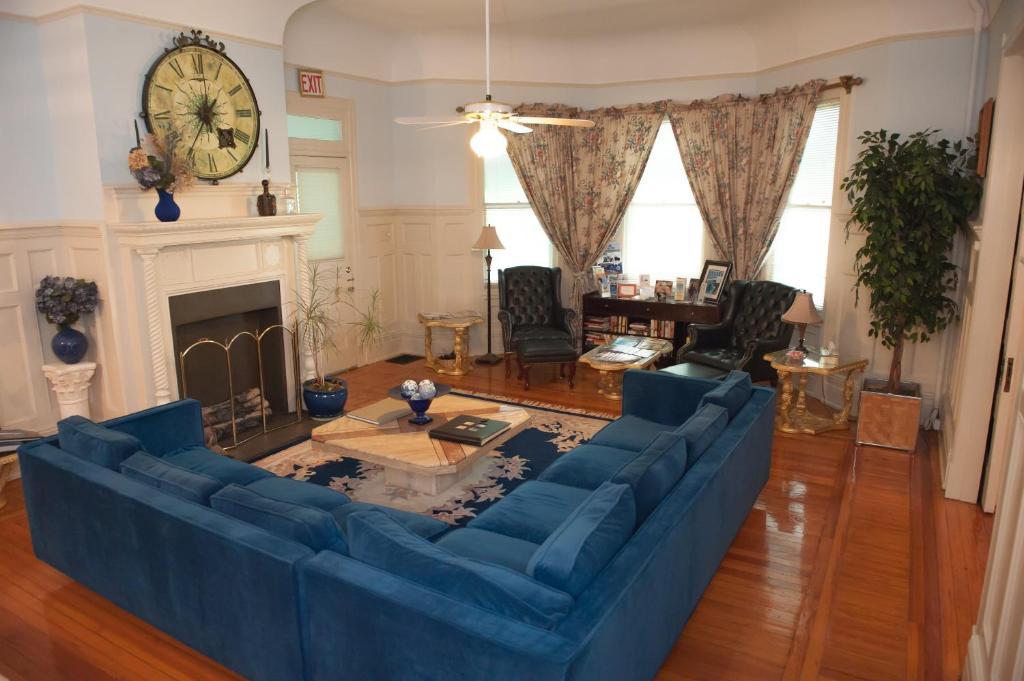 Cedars & Beeches Bed & Breakfast Лонг Бранч Екстериор снимка