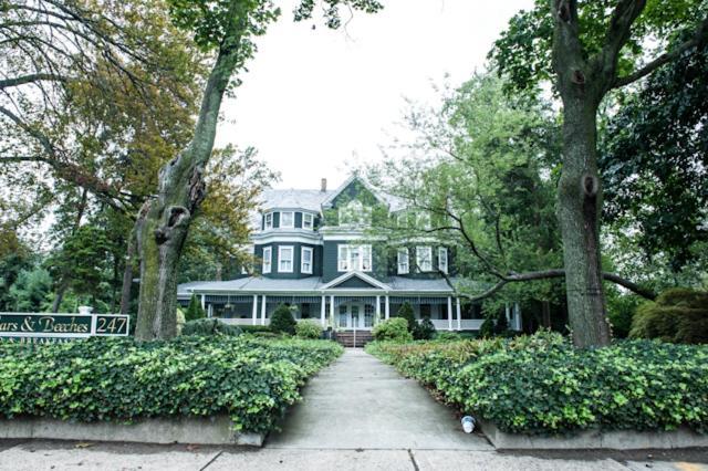 Cedars & Beeches Bed & Breakfast Лонг Бранч Екстериор снимка