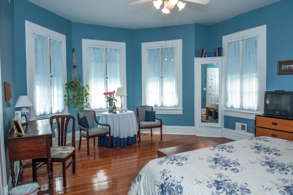 Cedars & Beeches Bed & Breakfast Лонг Бранч Стая снимка