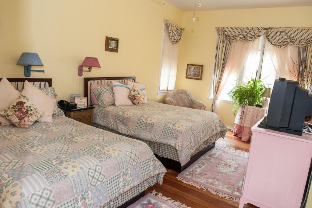 Cedars & Beeches Bed & Breakfast Лонг Бранч Стая снимка