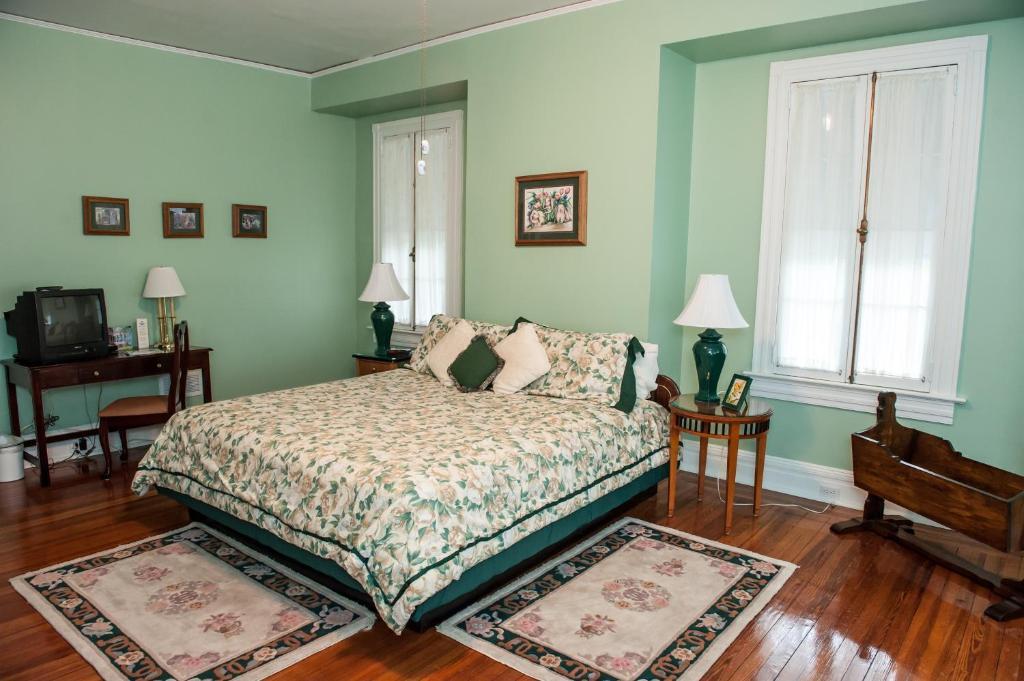 Cedars & Beeches Bed & Breakfast Лонг Бранч Екстериор снимка