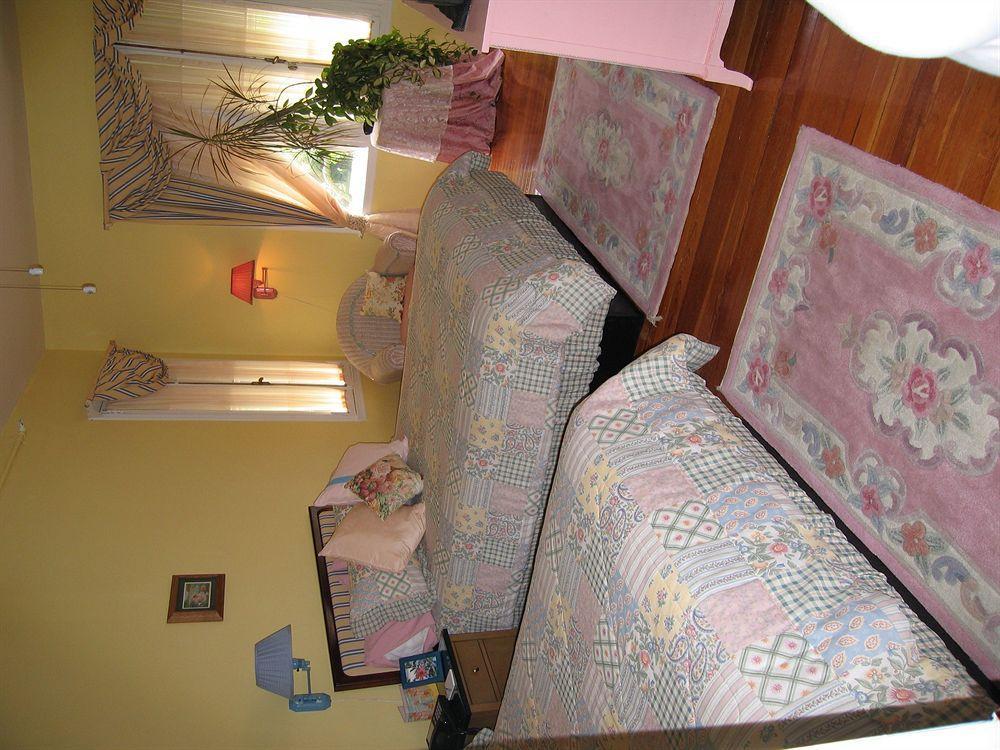 Cedars & Beeches Bed & Breakfast Лонг Бранч Екстериор снимка