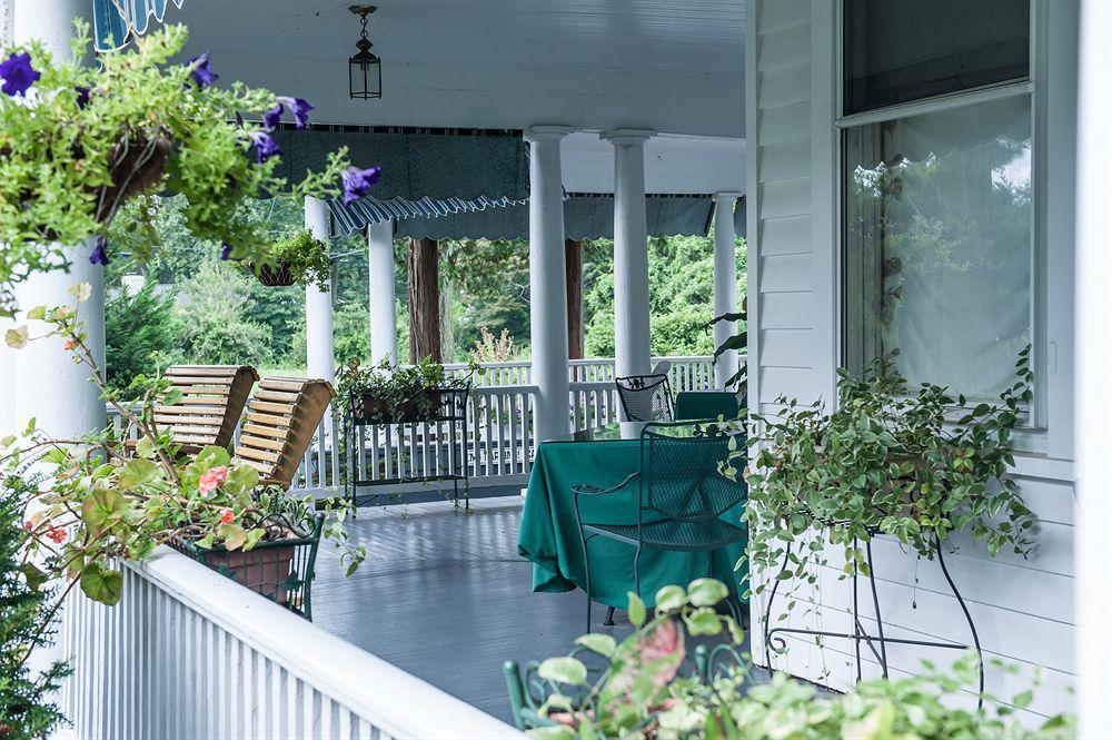 Cedars & Beeches Bed & Breakfast Лонг Бранч Екстериор снимка